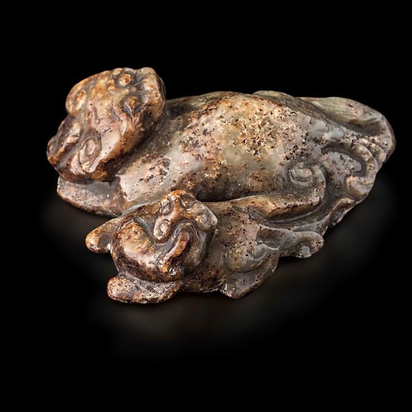 Piccolo gruppo scolpito in giada con due draghetti, Cina, Dinastia Ming (1368-1644)  - Asta Fine chinese works of art - Associazione Nazionale - Case d'Asta italiane
