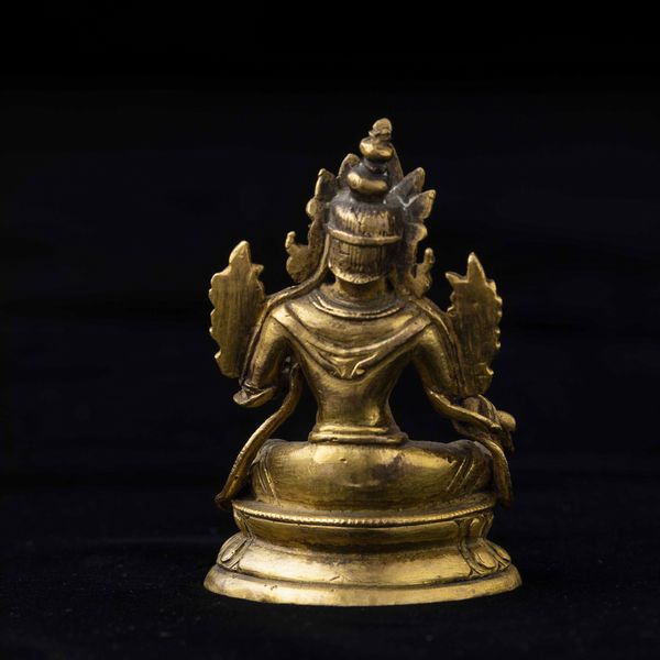 Figura di Tara seduta su doppio fiore di loto in bronzo dorato, Cina, Dinastia Qing, epoca Qianlong (1736-1796)  - Asta Fine chinese works of art - Associazione Nazionale - Case d'Asta italiane