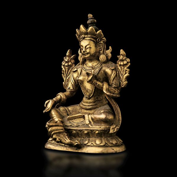 Figura di Tara seduta su doppio fiore di loto in bronzo dorato, Cina, Dinastia Qing, epoca Qianlong (1736-1796)  - Asta Fine chinese works of art - Associazione Nazionale - Case d'Asta italiane