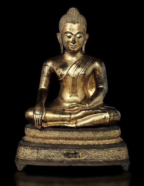 Grande figura di Buddha Sakyamuni in bronzo dorato, Thailandia, inizi XIX secolo  - Asta Fine chinese works of art - Associazione Nazionale - Case d'Asta italiane