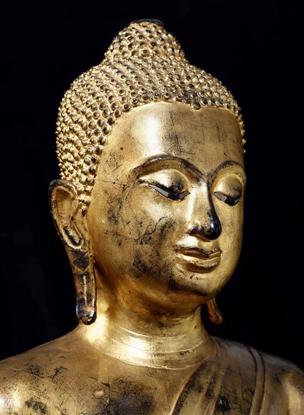Grande figura di Buddha Sakyamuni in bronzo dorato, Thailandia, inizi XIX secolo  - Asta Fine chinese works of art - Associazione Nazionale - Case d'Asta italiane