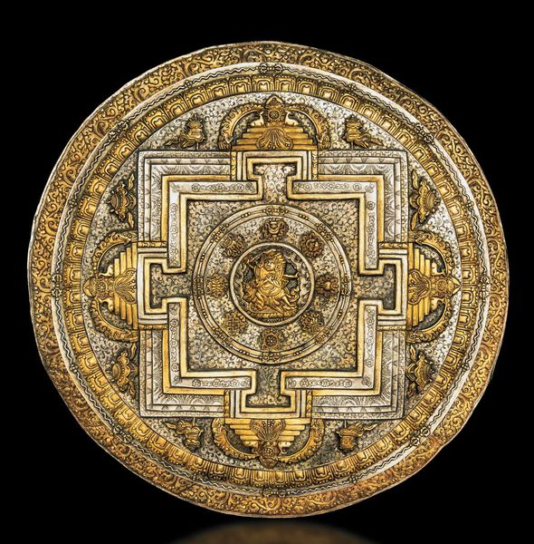 Grande e finissima placca circolare in argento cesellato e parzialmente dorato con decoro di Mandala, Tibet, XVIII secolo  - Asta Fine chinese works of art - Associazione Nazionale - Case d'Asta italiane