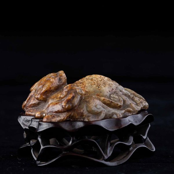 Piccolo gruppo scolpito in giada con due draghetti, Cina, Dinastia Ming (1368-1644)  - Asta Fine chinese works of art - Associazione Nazionale - Case d'Asta italiane