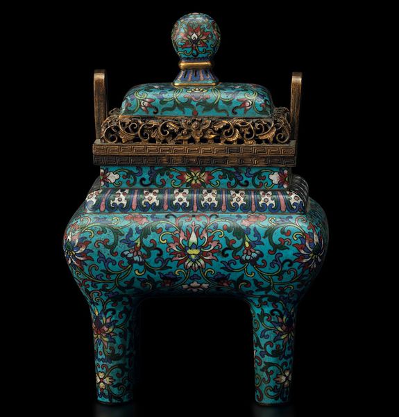 Incensiere con coperchio a smalti cloisonn� con decoro a fiori di loto e dettagli a traforo, Cina, Dinastia Qing, epoca  Qianlong (1736-1796)  - Asta Fine chinese works of art - Associazione Nazionale - Case d'Asta italiane