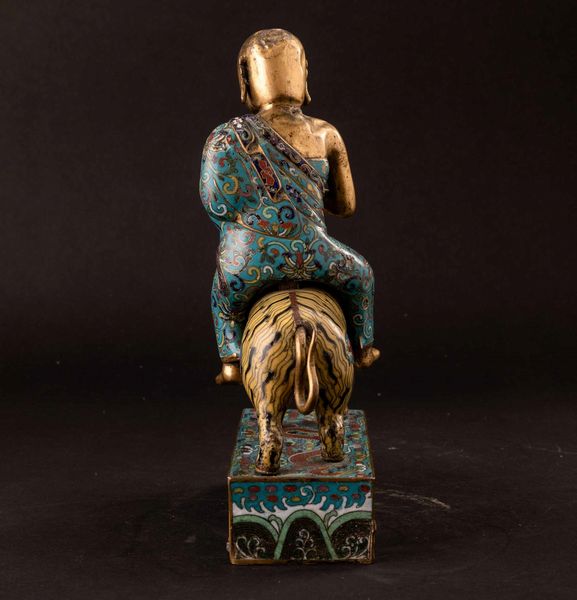 Gruppo a smalti cloisonn� raffigurante saggio su tigre, Cina, Dinastia Qing, epoca Qianlong (1736-1796)  - Asta Fine chinese works of art - Associazione Nazionale - Case d'Asta italiane
