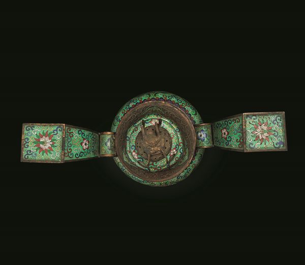 Grande incensiere tripode a smalti cloisonn� con decori a fiore di loto e coperchio con dettagli a traforo, Cina, Dinastia Qing, epoca Guangxu (1875-1908)  - Asta Fine chinese works of art - Associazione Nazionale - Case d'Asta italiane
