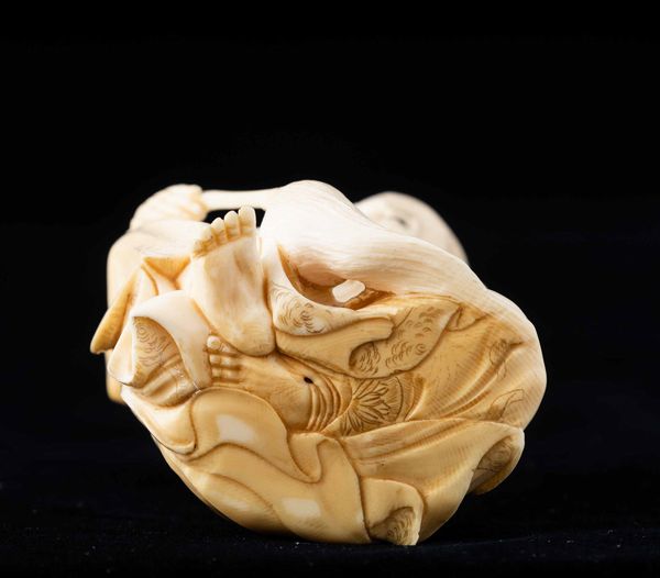 Figura in avorio raffigurante Rakan seduto, Giappone, periodo Meiji (1868-1912)  - Asta Fine chinese works of art - Associazione Nazionale - Case d'Asta italiane