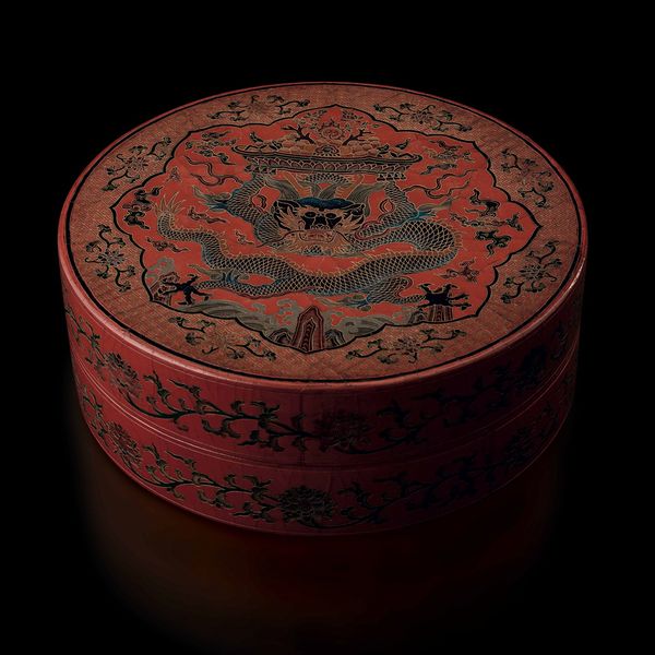 Scatola circolare in legno laccato con figura di drago e decori floreali su fondo arancione, Cina, Dinastia Qing, XIX secolo  - Asta Fine chinese works of art - Associazione Nazionale - Case d'Asta italiane