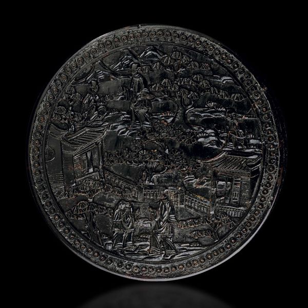 Scatola circolare scolpita in tartaruga raffigurante sul coperchio saggi con discepoli entro paesaggio, Cina, Dinastia Qing, XIX secolo  - Asta Fine chinese works of art - Associazione Nazionale - Case d'Asta italiane