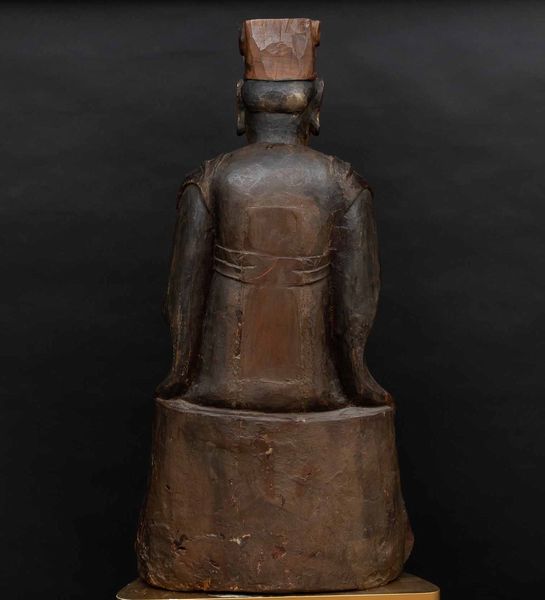 Importante figura di dignitario in legno laccato e dorato, Cina, Canton, Dinastia Qing, XVIII secolo  - Asta Fine chinese works of art - Associazione Nazionale - Case d'Asta italiane