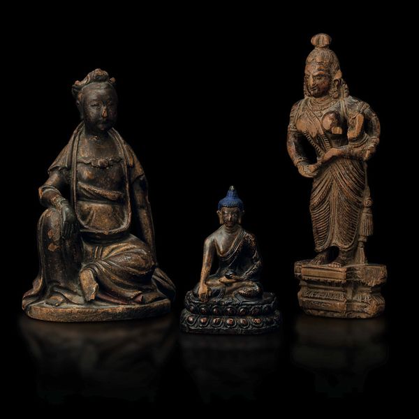 Lotto composto da tre sculture in legno raffiguranti divinit�, Cina/Sri Lanka/Tibet, XVI/XVII secolo  - Asta Fine chinese works of art - Associazione Nazionale - Case d'Asta italiane