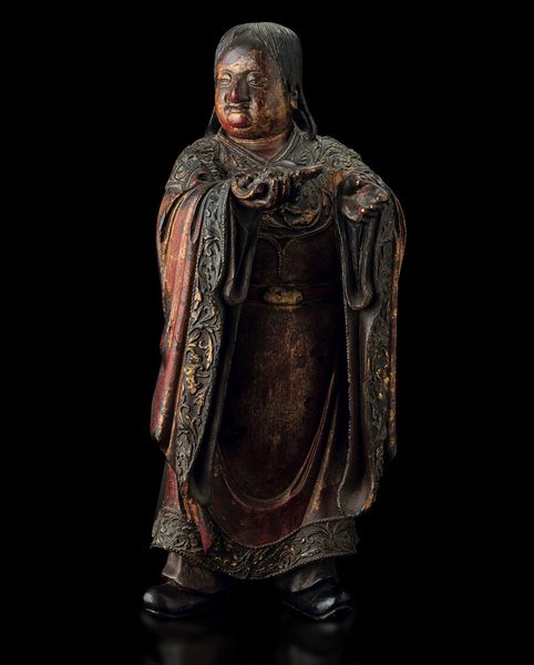 Figura di personaggio con frutti in legno laccato e parzialmente dorato, Cina, Dinastia Ming, XVII secolo  - Asta Fine chinese works of art - Associazione Nazionale - Case d'Asta italiane