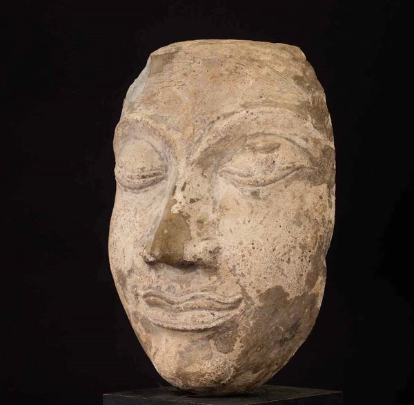 Testa di Buddha scolpita in pietra, Thailandia, Ayutthaya, XVI secolo  - Asta Fine chinese works of art - Associazione Nazionale - Case d'Asta italiane