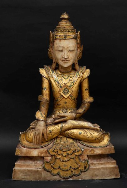 Grande figura di Buddha Sakyamuni in alabastro e legno dorato, Thailandia, prima met XIX secolo  - Asta Fine chinese works of art - Associazione Nazionale - Case d'Asta italiane