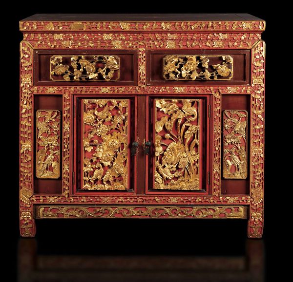 Mobile in legno laccato e dorato con decori naturalistici, Cina, Dinastia Qing, XIX secolo  - Asta Fine chinese works of art - Associazione Nazionale - Case d'Asta italiane