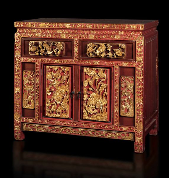Mobile in legno laccato e dorato con decori naturalistici, Cina, Dinastia Qing, XIX secolo  - Asta Fine chinese works of art - Associazione Nazionale - Case d'Asta italiane