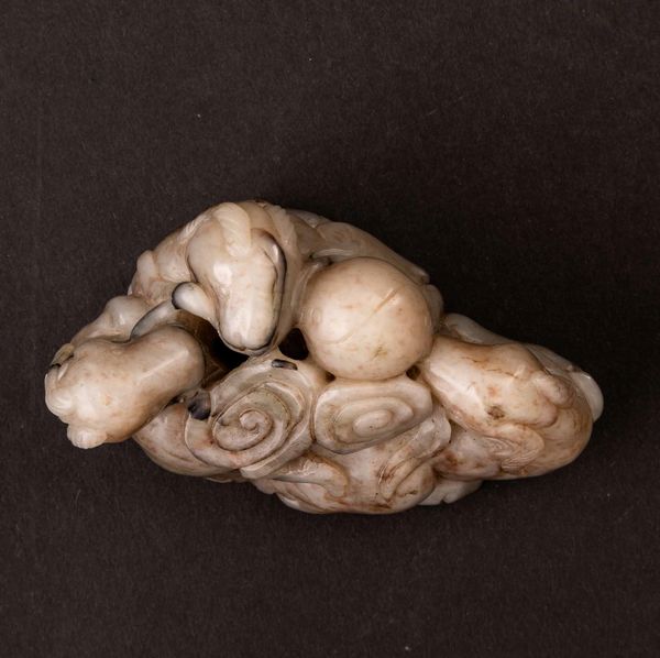 Gruppo scolpito in giada e russet raffigurante arieti e Linghzi, Cina, Dinastia Ming, XVII secolo  - Asta Fine chinese works of art - Associazione Nazionale - Case d'Asta italiane