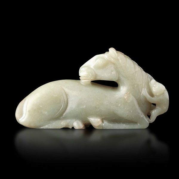 Figura di cavallo con scimmietta scolpita in giada Celadon e russet, Cina, Dinastia Qing, epoca Qianlong (1736-1796)  - Asta Fine chinese works of art - Associazione Nazionale - Case d'Asta italiane