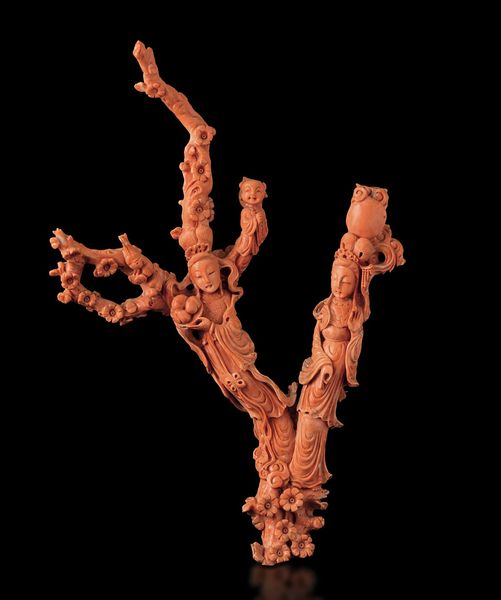 Ramo finemente scolpito in corallo raffigurante fanciulle con bambino, Cina, inizi XX secolo  - Asta Fine chinese works of art - Associazione Nazionale - Case d'Asta italiane