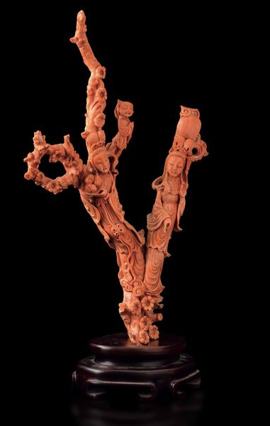 Ramo finemente scolpito in corallo raffigurante fanciulle con bambino, Cina, inizi XX secolo  - Asta Fine chinese works of art - Associazione Nazionale - Case d'Asta italiane