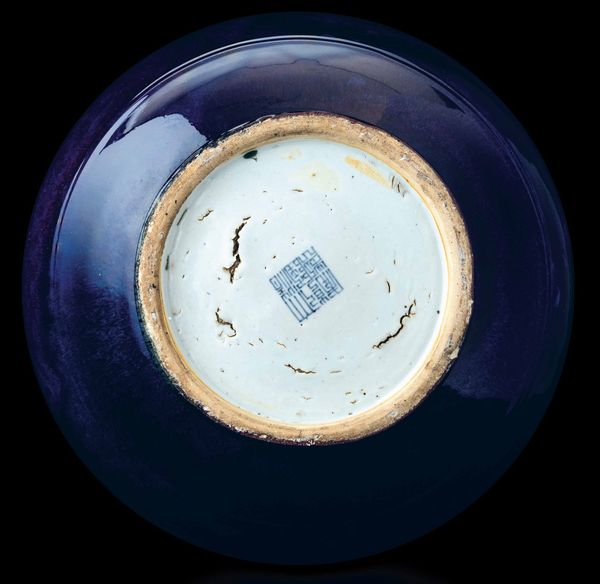 Grande e raro vaso in porcellana flamb� sui toni del viola e dell'azzurro con mascheroni, Cina, Dinastia Qing, marca e del periodo Qianlong (1736-1796)  - Asta Fine chinese works of art - Associazione Nazionale - Case d'Asta italiane