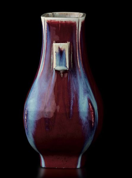 Vaso Fang Hu in porcellana flamb� sui toni del sangue di bue, del viola e dell'azzurro, Cina, Dinastia Qing, XIX secolo  - Asta Fine chinese works of art - Associazione Nazionale - Case d'Asta italiane