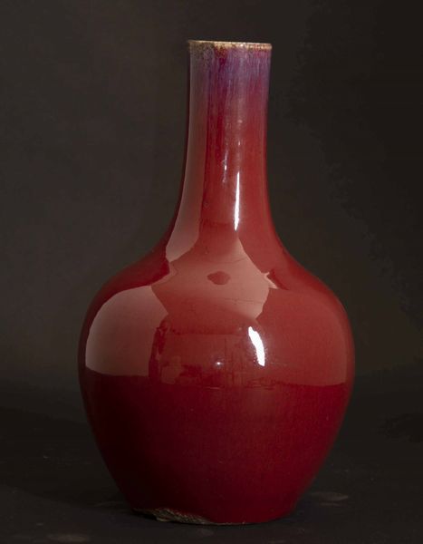 Vaso a bottiglia in porcellana monocroma color sangue di bue, Cina, Dinastia Qing, XIX secolo  - Asta Fine chinese works of art - Associazione Nazionale - Case d'Asta italiane