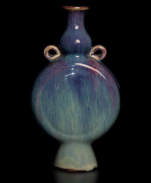 Fiasca in porcellana flamb� sui toni del viola e dell'azzurro con piccole anse, Cina, Dinastia Qing, epoca Qianlong (1736-1796)  - Asta Fine chinese works of art - Associazione Nazionale - Case d'Asta italiane