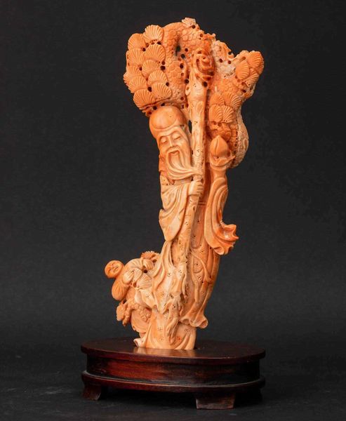 Gruppo scolpito in corallo raffigurante saggio con fanciullo, Cina, inizi XX secolo  - Asta Fine chinese works of art - Associazione Nazionale - Case d'Asta italiane