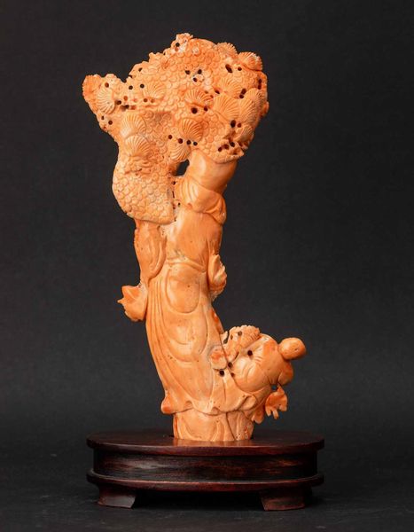 Gruppo scolpito in corallo raffigurante saggio con fanciullo, Cina, inizi XX secolo  - Asta Fine chinese works of art - Associazione Nazionale - Case d'Asta italiane