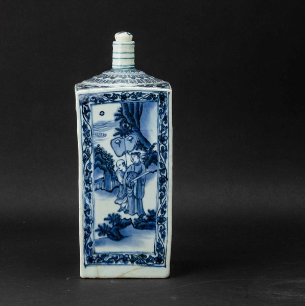 Bottiglia in porcellana bianca e blu con figure di saggi entro paesaggio, Cina, Dinastia Qing, epoca Shunzhi (1644-1661)  - Asta Fine chinese works of art - Associazione Nazionale - Case d'Asta italiane