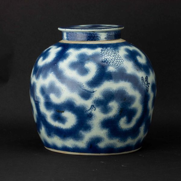 Potiche in porcellana bianca e blu con figura di drago tra le nuvole, Cina, Dinastia Qing, epoca Kangxi (1662-1722)  - Asta Fine chinese works of art - Associazione Nazionale - Case d'Asta italiane