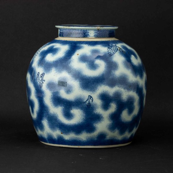 Potiche in porcellana bianca e blu con figura di drago tra le nuvole, Cina, Dinastia Qing, epoca Kangxi (1662-1722)  - Asta Fine chinese works of art - Associazione Nazionale - Case d'Asta italiane