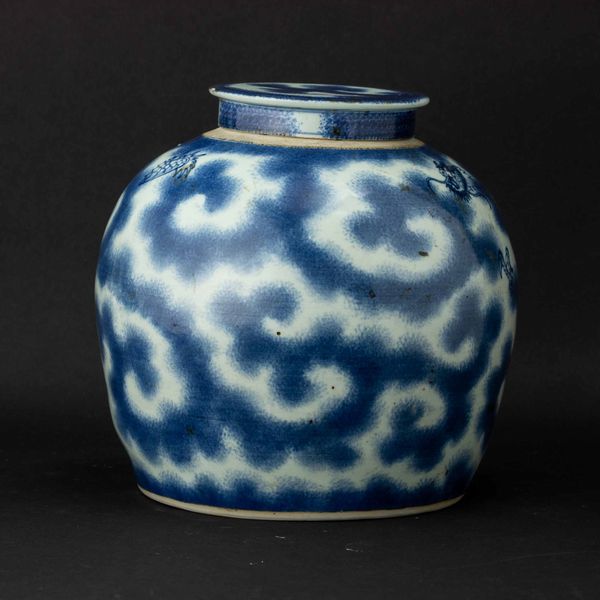Potiche in porcellana bianca e blu con figura di drago tra le nuvole, Cina, Dinastia Qing, epoca Kangxi (1662-1722)  - Asta Fine chinese works of art - Associazione Nazionale - Case d'Asta italiane