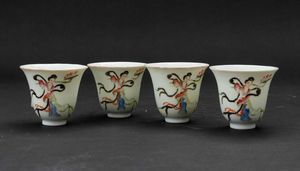 Quattro piccole coppe in porcellana con figure di Guanyin, Cina, inizi XX secolo  - Asta Fine chinese works of art - Associazione Nazionale - Case d'Asta italiane