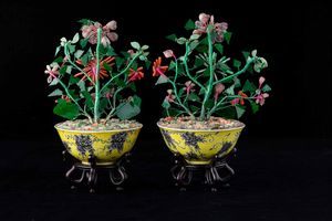 Rara coppia di ciotole in porcellana a fondo giallo con decoro naturalistico a grisaille in stile Dayazhai, Cina, Dinastia Qing, epoca Guangxu (1875-1908)  - Asta Fine chinese works of art - Associazione Nazionale - Case d'Asta italiane