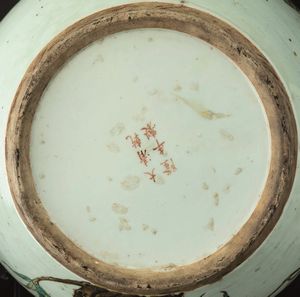 Grande e importante vaso Tianqiuping in porcellana con decoro di pesche e pipistrelli, Cina, Dinastia Qing, epoca Guangxu (1875-1908)  - Asta Fine chinese works of art - Associazione Nazionale - Case d'Asta italiane