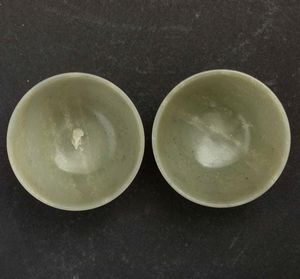 Due piccole coppe scolpite in giada Celadon, Cina, Dinastia Qing, marca e del periodo Qianlong (1736-1796)  - Asta Fine chinese works of art - Associazione Nazionale - Case d'Asta italiane