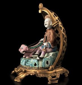 Raro gruppo in porcellana raffigurante personaggio e Cane di Pho, Cina, Dinastia Qing, epoca Qianlong (1736-1796)  - Asta Fine chinese works of art - Associazione Nazionale - Case d'Asta italiane