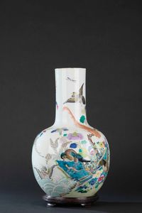 Vaso in porcellana raffigurante paesaggio con volatili e rami fioriti, Cina, Dinastia Qing, epoca Qianlong (1736-1796)  - Asta Fine chinese works of art - Associazione Nazionale - Case d'Asta italiane