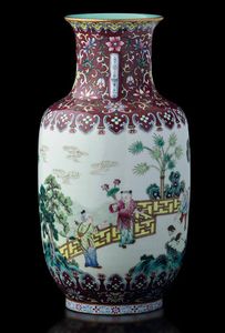 Vaso in porcellana con piccole anse sagomate e scena di vita comune con saggi e discepoli, Cina, Repubblica, XX secolo  - Asta Fine chinese works of art - Associazione Nazionale - Case d'Asta italiane