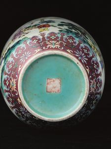 Vaso in porcellana con piccole anse sagomate e scena di vita comune con saggi e discepoli, Cina, Repubblica, XX secolo  - Asta Fine chinese works of art - Associazione Nazionale - Case d'Asta italiane
