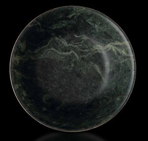 Ciotola scolpita in giada verde, Cina, Dinastia Qing, XIX secolo  - Asta Fine chinese works of art - Associazione Nazionale - Case d'Asta italiane