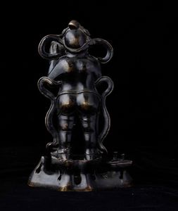 Figura di O'Boy stante in bronzo, Cina, Dinastia Ming, XVII secolo  - Asta Fine chinese works of art - Associazione Nazionale - Case d'Asta italiane