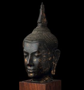 Testa di Buddha in bronzo con tracce di doratura, Thailandia, XVIII secolo  - Asta Fine chinese works of art - Associazione Nazionale - Case d'Asta italiane