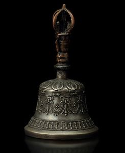 Campana rituale in bronzo, Tibet, XVIII secolo  - Asta Fine chinese works of art - Associazione Nazionale - Case d'Asta italiane