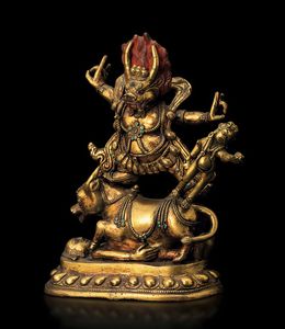 Figura di Yama Lord of Hell in bronzo dorato con tracce di policromia e innesti di pietre dure, Cina, Dinastia Qing, epoca Qianlong (1736-1796)  - Asta Fine chinese works of art - Associazione Nazionale - Case d'Asta italiane