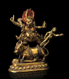 Figura di Yama Lord of Hell in bronzo dorato con tracce di policromia e innesti di pietre dure, Cina, Dinastia Qing, epoca Qianlong (1736-1796)  - Asta Fine chinese works of art - Associazione Nazionale - Case d'Asta italiane