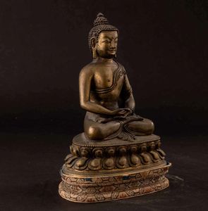 Figura di Buddha Amitayus seduto su doppio fiore di loto in bronzo, Cina, Dinastia Qing, epoca Qianlong (1736-1796)  - Asta Fine chinese works of art - Associazione Nazionale - Case d'Asta italiane