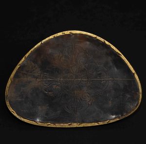 Figura di Buddha Sakyamuni in bronzo dorato con tracce policromia, Cina, Dinastia Qing, epoca Qianlong (1736-1796)  - Asta Fine chinese works of art - Associazione Nazionale - Case d'Asta italiane